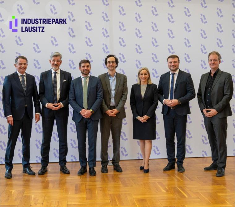 Von links: Jürgen Fuchs, Vorsitzender der Geschäftsführung BASF InfraService...