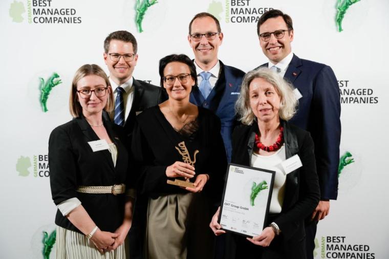 CEO Eva Baumann nahm stellvertretend für das engagierte Team der CHT Group die...
