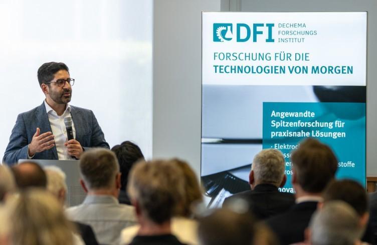 Hessens Wirtschaftsminister Kaweh Mansoori bei der Eröffnung des neuen...