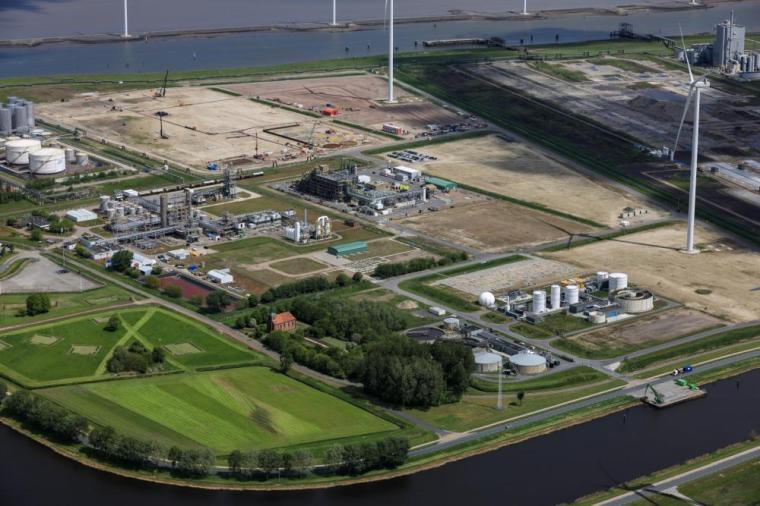 Der Chemipark in Delfzijl in den Niederlanden, wo auch die neue Anlage...