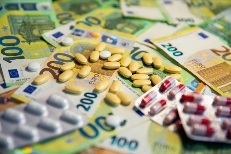 pills on euro bills