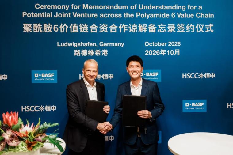 Markus Kamieth, Vorsitzender des Vorstands der BASF, und Chen Zhong, President...