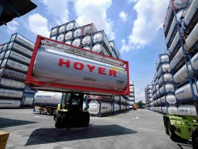 Hoyer transport units