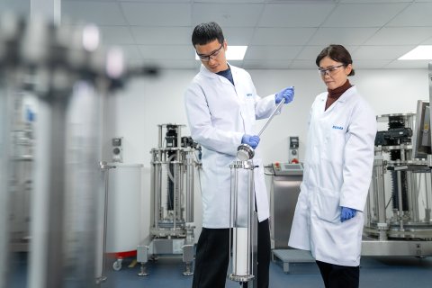 Researchers in the application lab