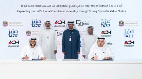 leaders signing the agreement