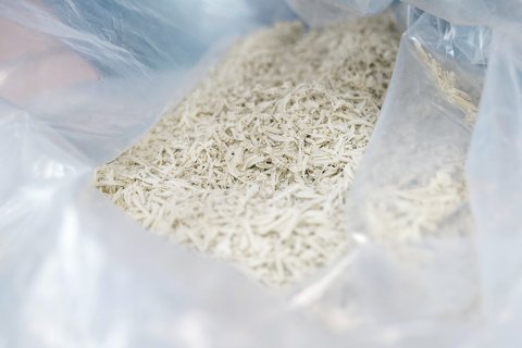Durch Pyrolyse werden Kunststoffabfälle in Pyrolyseöl umgewandelt, ein wichtiger Rohstoff für die chemische Industrie und ein Schritt hin zu einer geschlossenen Kreislaufwirtschaft.