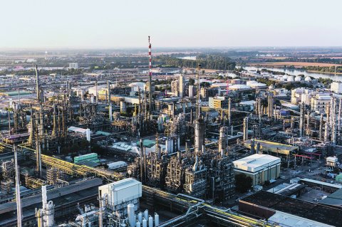 Steamcracker wie bei BASF in Ludwigshafen gehören zu den größten und aufwändigsten Produktionsanlagen der chemischen Industrie.