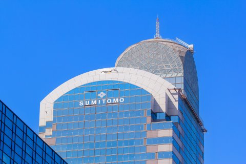 Sumitomo logo on a building