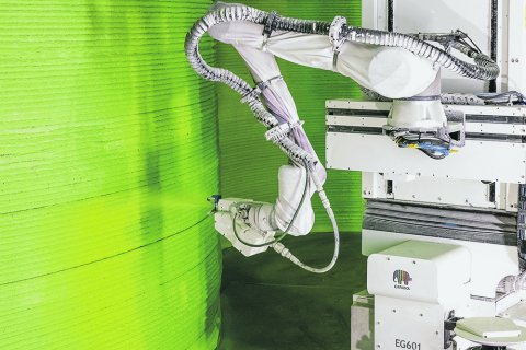 Paint Buddy heißt der Malerroboter für Beschichtungstechnologie von Caparol. Er kann schleifen, spachteln und Farbe aufbringen.
