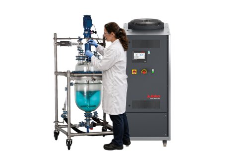 Precise reactor temperature control with the VIGORO 7500: The recirculating cooler from the new VIGORO series reliably maintains constant process temperatures and creates optimal conditions for demanding applications.